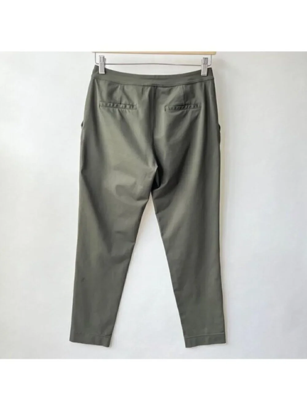 Lululemon stretchy pants in forest green Size 6 G50